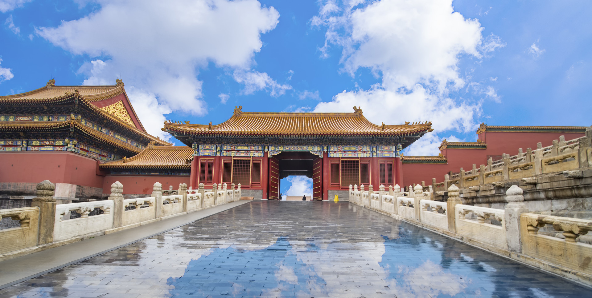 【臻享北京】-28人精品团-北京双高5日游--升旗仪式·天安门广场·故宫（含耳麦摆渡车）·什刹海·恭王府·八达岭长城·鸟巢水立方外景·杂技表演·颐和园（含旅拍）·天坛通票·前门大街