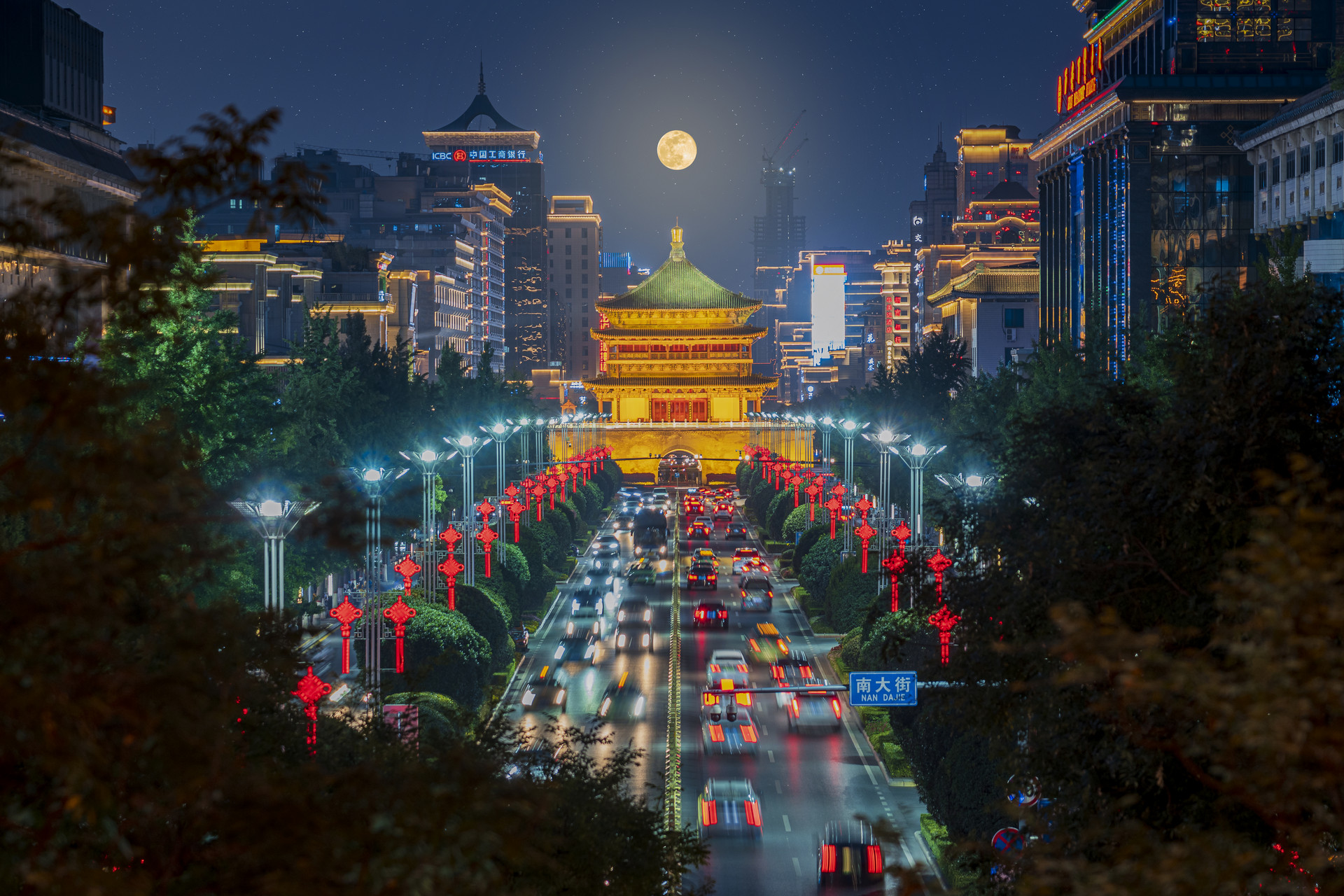 【年轻的我们】秦始皇帝陵博物院+西安博物院+广仁寺+回民街+永宁门城墙+钟鼓楼广场+永兴坊+西影街区+大唐不夜城 4日游